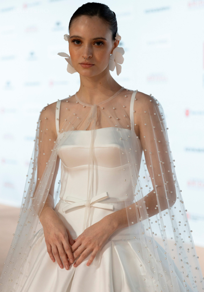 Pearl cape by Jesus Peiro