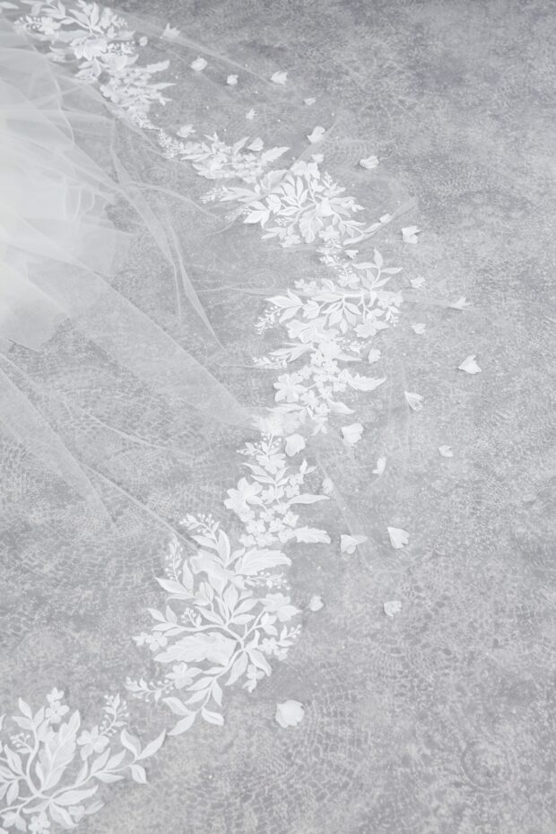 Floral Scallop Petal Pearl Veil