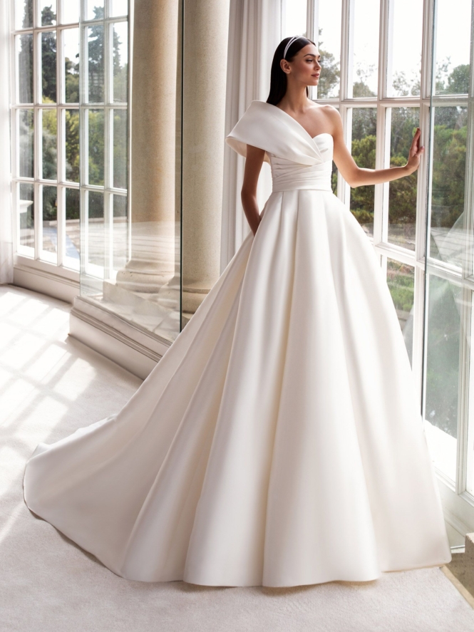 Sedna by Pronovias